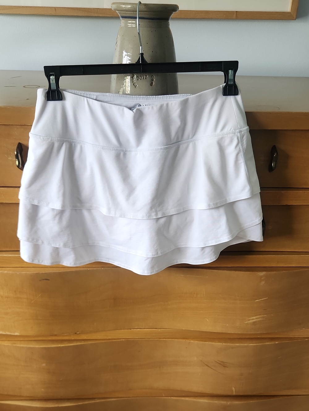 Athleta Swagger skort/skirt, white medium Built in shorts drawstring
